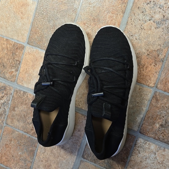 UGG |Kinney Sneakers | Size 7.5​ - Picture 8 of 8